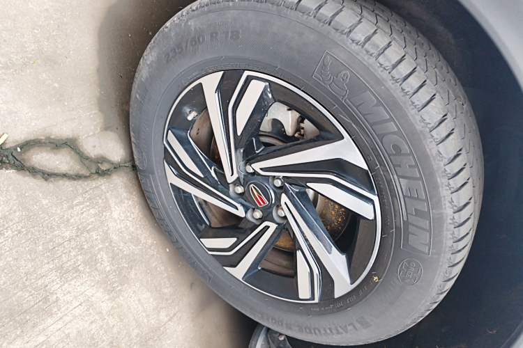 Used Hongqi HS5 2022 Revised Version 2.0T Smart Connect Flagship Edition Left Front Wheel Hub