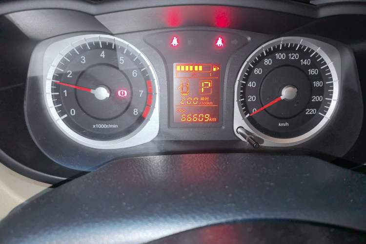 Used Venucia R50 2014 1.6L Automatic Splendid Edition
