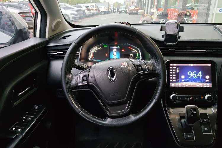 Used ORA iQ 2018 Smart Connectivity Model
