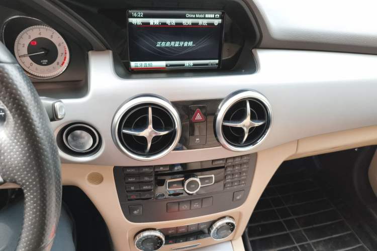 Used Mercedes-Benz GLK-Class 2015 GLK 300 4MATIC Fashion Edition Ultimate Version Audio And AC Panel