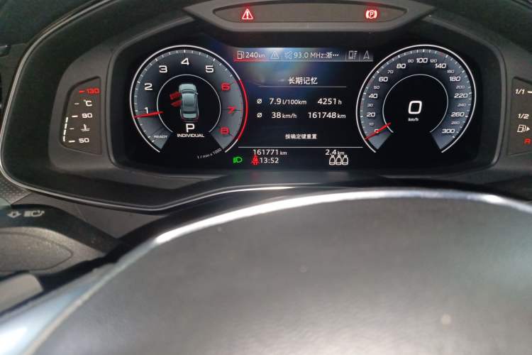 Used Audi A6L 2019 40 TFSI Luxury Dynamic Model Odometer Close Up