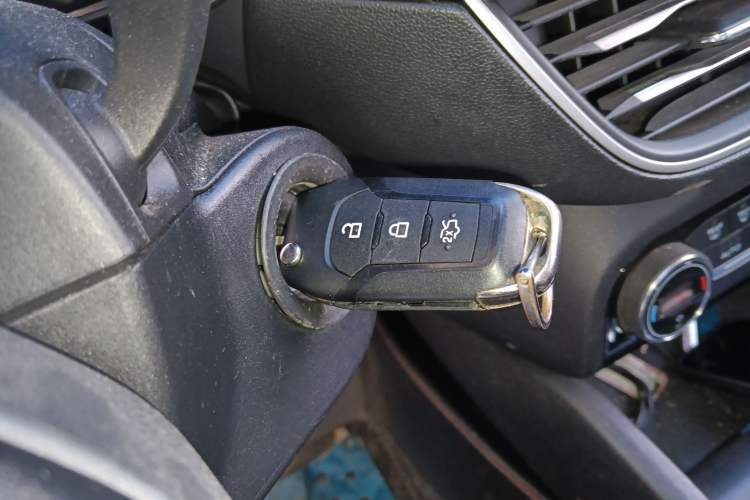 Used Ford Focus 2019 Sedan EcoBoost 125 Automatic Trendy Model China V Standard Vehicle Key