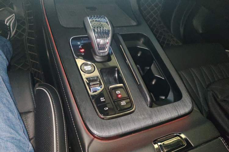 Used GAC Trumpchi GS8 2022 Dual-Engine Series 2.0TM Two-Wheel Drive Prestige Edition (7 Seats) Audio And AC Panel