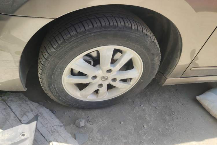 Used Nissan Sylphy 2012 Classic 1.6XE Manual Comfort Edition Left Front Wheel Hub