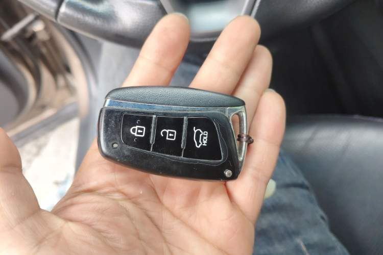 Used Hyundai Santa Fe 2015 2.0T Automatic Two-Wheel Drive Smart Version 5 Seats