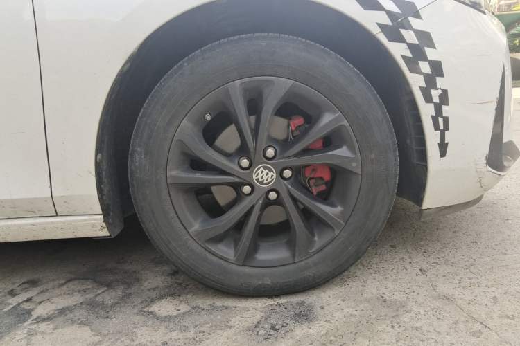 Used Buick Verano 2023 Pro GS Hunter Wind Edition Right Front Wheel Hub