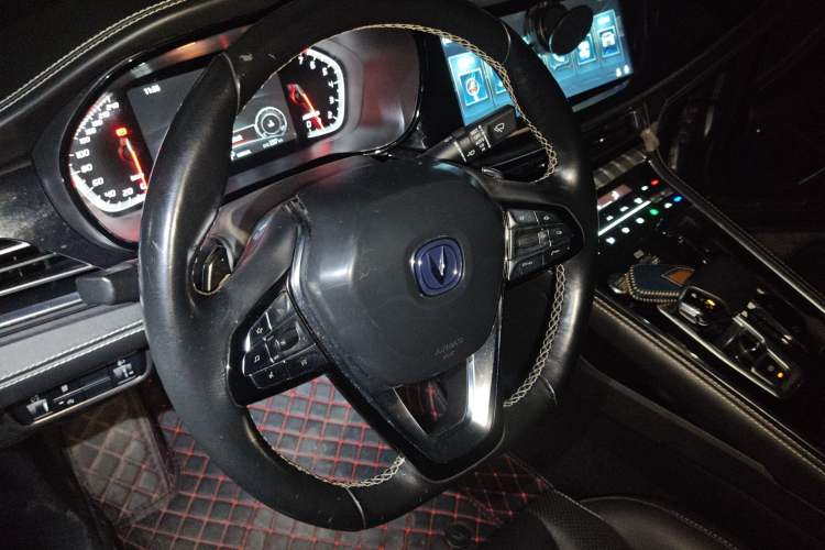 Used CHANGAN CS85 COUPE 2019 1.5T DCT Dynamic Version China VI Standard
