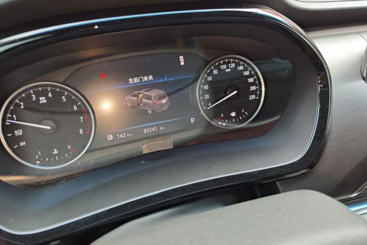 Used Buick GL8 2022 Land Cruiser Executive Class 652T Comfort Model Odometer Close Up