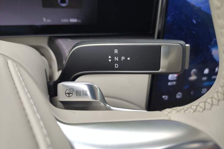 Used Denza Z9 2024 1100 km All-Wheel-Drive Ultra Version