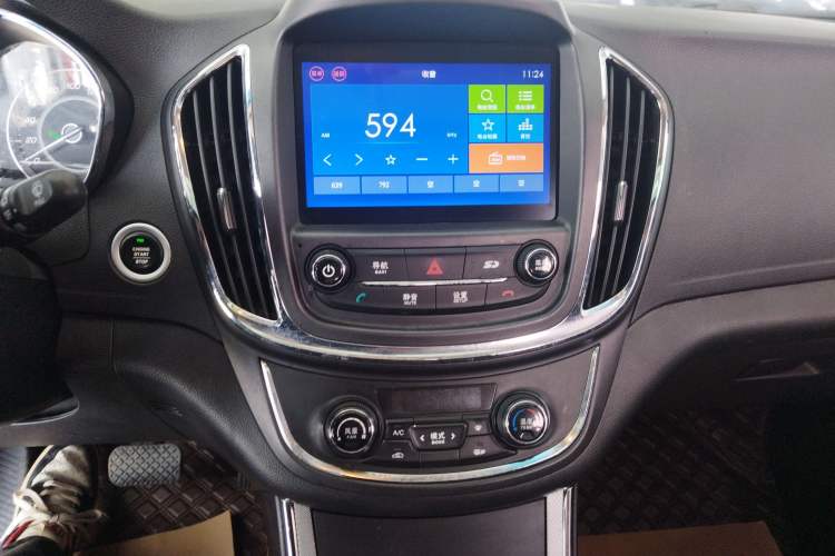 Used Baojun 560 2017 Rhythmic Edition 1.8L iAMT Prestige Model Audio And AC Panel