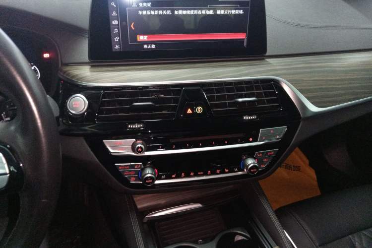 Used BMW 5 Series New Energy 2019 Updated Version 530Le Luxury Package Audio And AC Panel