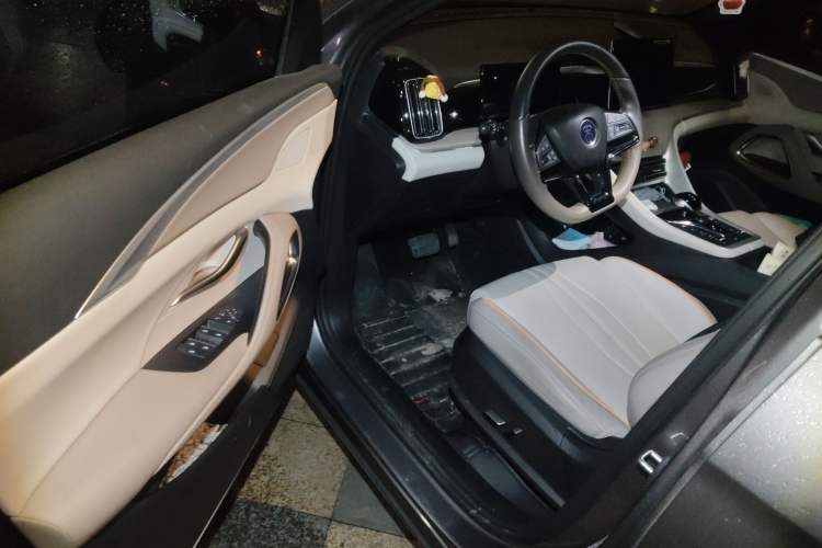 Used BYD Song Pro New Energy 2024 HONOR Edition DM-i 71KM Navigation Model Driver Seat