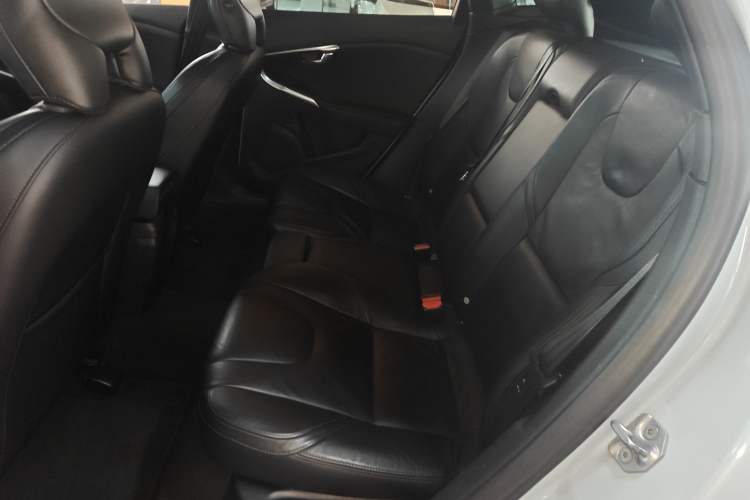 Used Volvo V40 2014 2.0T Zhiya Edition
