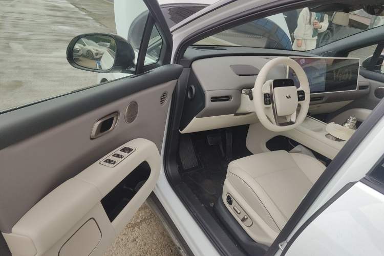 Used Li Auto i6 2025 Model Two-Wheel-Drive Standard Type