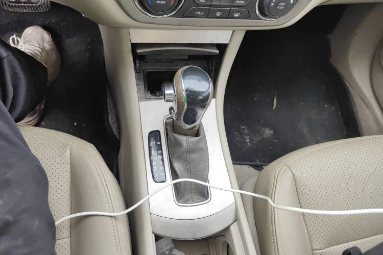 Used Dongfeng Aeolus A60 2014 1.6L Automatic Prestige Model Gear Lever