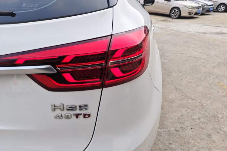 Used Hongqi HS5 2022 Revised Version 2.0T Smart Connect Flagship Edition Right Rear Taillight