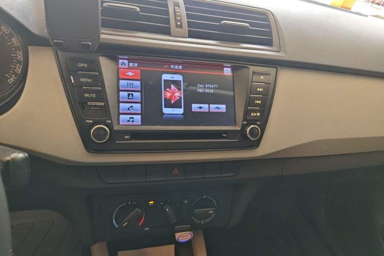 Used Skoda Fabia 2015 1.4L Automatic Front-Drive Model Audio And AC Panel