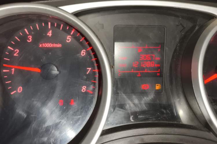 Used Wuling Hongguang 2021 1.5L S Standard Version LAR Odometer Close Up