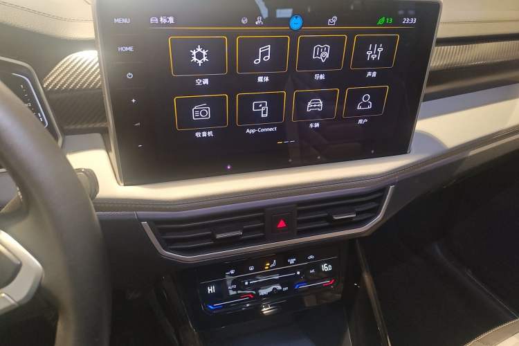 Used Volkswagen Tayron 2023 300TSI Two-Wheel-Drive Luxury Plus Advanced Edition Audio And AC Panel