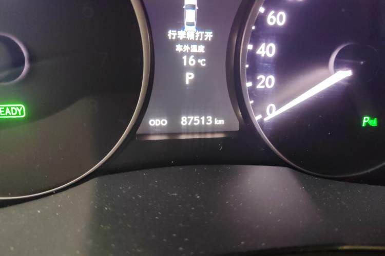 Used Lexus ES 2013 300h Elite Edition Odometer Close Up