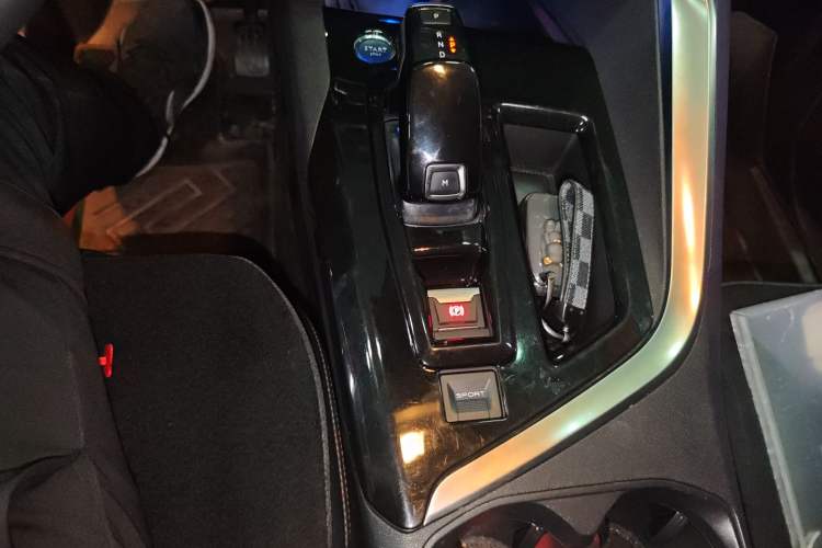 Used Peugeot 4008 2018 350THP Elite Edition Gear Lever