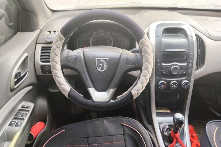 Used Baojun 630 2011 1.5L manual Comfort trim level