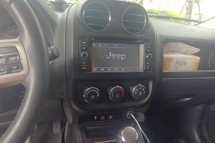 Used Jeep Patriot 2014 2.0L Sport Enhanced Edition Audio And AC Panel