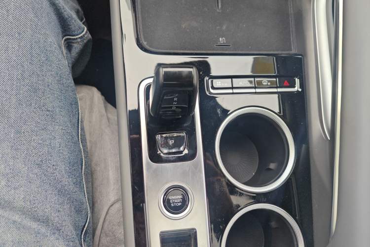 Used Geely Auto Emgrand X7 Sport 2026 Model 1.5TD Aspirational Gear Lever