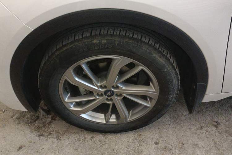 Used Ford EVOS 2022 EcoBoost 245 Style Edition Left Front Wheel Hub