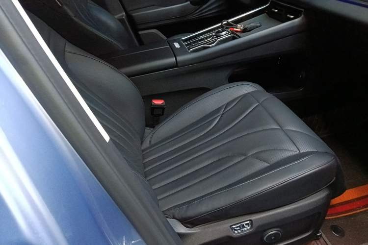 Used Fengyun T9 2024 120 Long-Range Flagship Version 7 Seats Ternary Lithium Right Front Seat