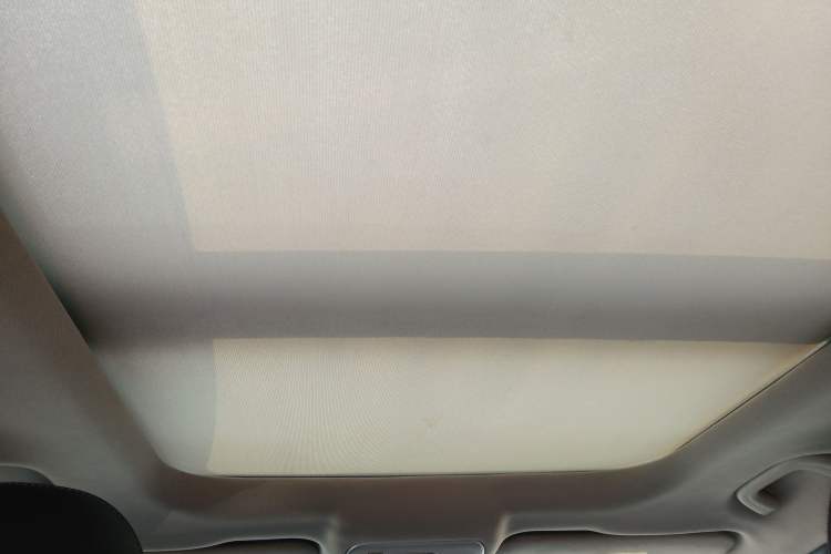 Used Geely Auto Emgrand X7 Sport 2018 1.8TD Automatic Two-Wheel Drive Smart Connect 4G Internet Edition Headliner