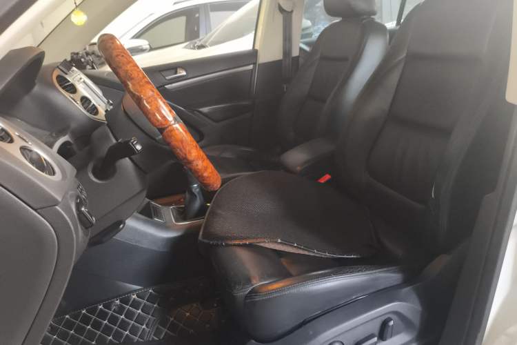 Used Volkswagen Tiguan L 2015 1.8TSI Manual Two-Wheel-Drive Limited Edition