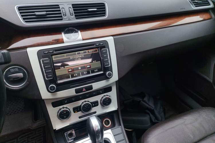 Used Volkswagen Magotan 2012 Travel Edition 2.0 TSI Luxury Version Audio And AC Panel