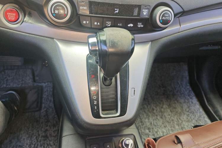 Used Honda CR-V 2013 2.4L four-wheel drive luxury version Gear Lever