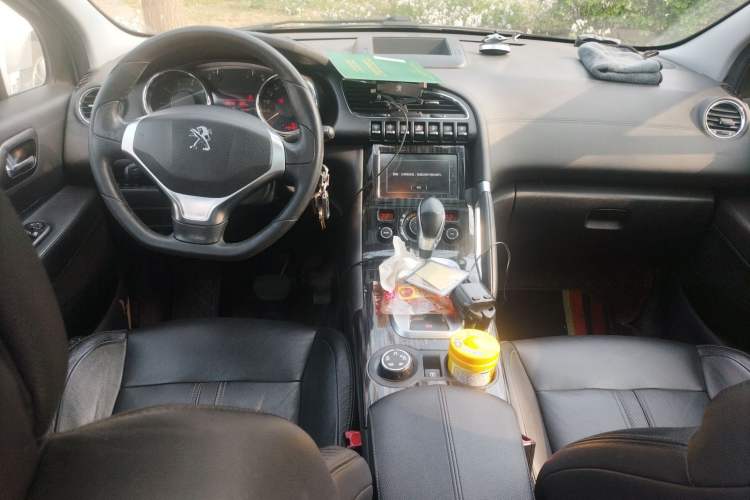 Used Peugeot 3008 2015 1.6THP Automatic Prestige Edition Center Console