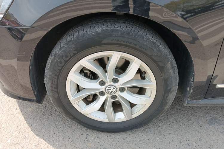 Used Volkswagen Passat 2016 1.8T Government Procurement Version (CEA Engine + 6AT) Left Front Wheel Hub