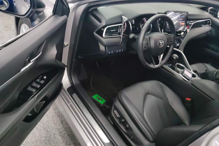 Used Toyota Camry 2021 2.0G Luxury Edition Driver Seat