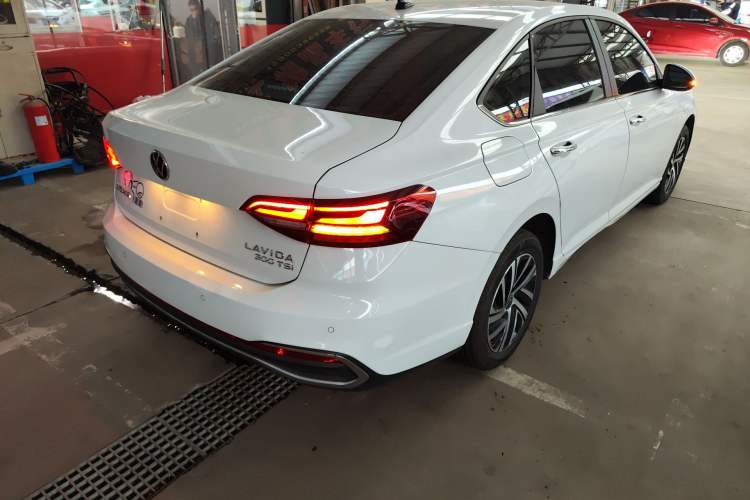 Used Volkswagen Lavida 2024 300TSI DSG Full-Comfort Edition Rear Right 45 Deg