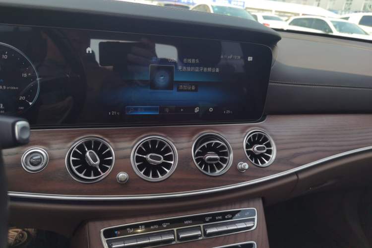 Used Mercedes-Benz E-Class 2022 Second Facelift E 300 L Luxury Edition
