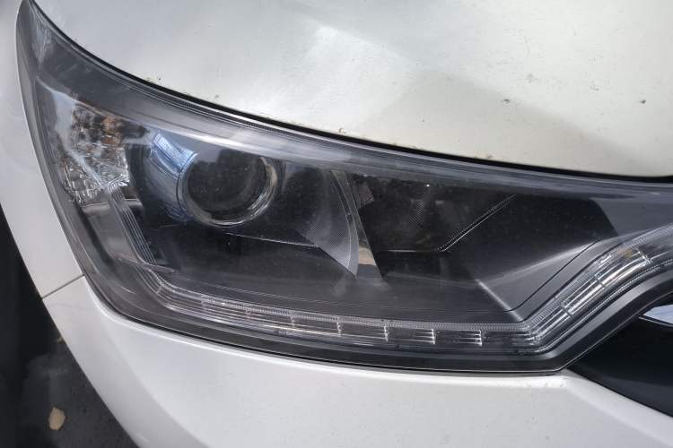 Used Dongfeng Aeolus AX7 2015 2.0L Manual Zhiyi Trim Right Front Headlight