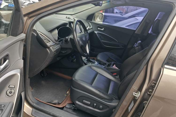 Used Hyundai Santa Fe 2013 2.4L Automatic Two-Wheel Drive Smart Version