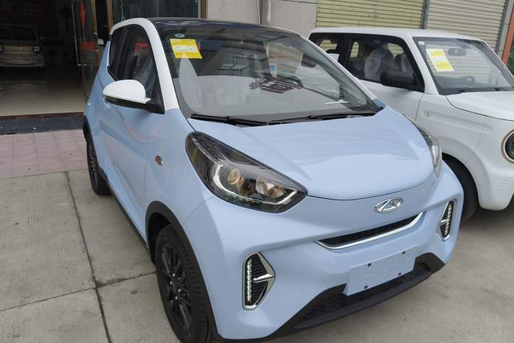 Used Chery QQ Little Ant 2024 Edition Youth Version 251km True Love Edition 25.05 kWh Front Right 45 Deg