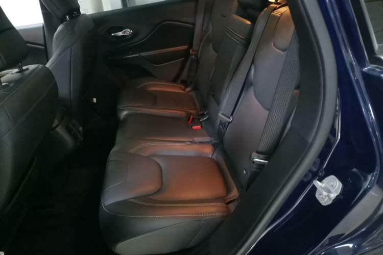 Used Jeep Cherokee 2016 2.0L Superior Edition