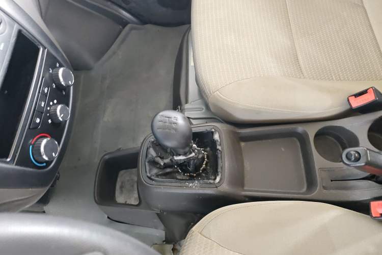 Used Wuling Rongguang 2014 1.2L S Base Model
