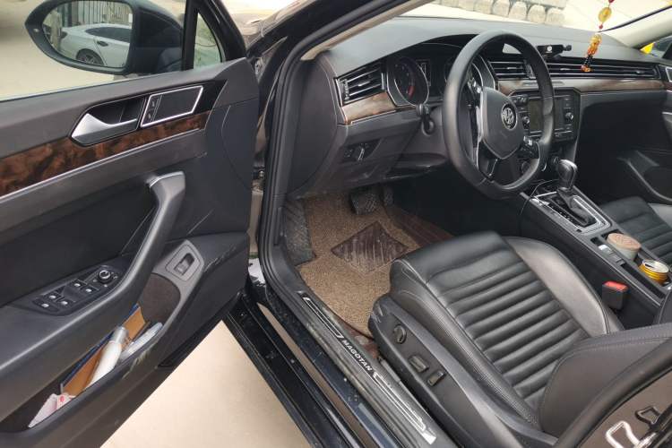 Used Volkswagen Magotan 2019 330TSI DSG Leading Model China VI Standard Driver Seat