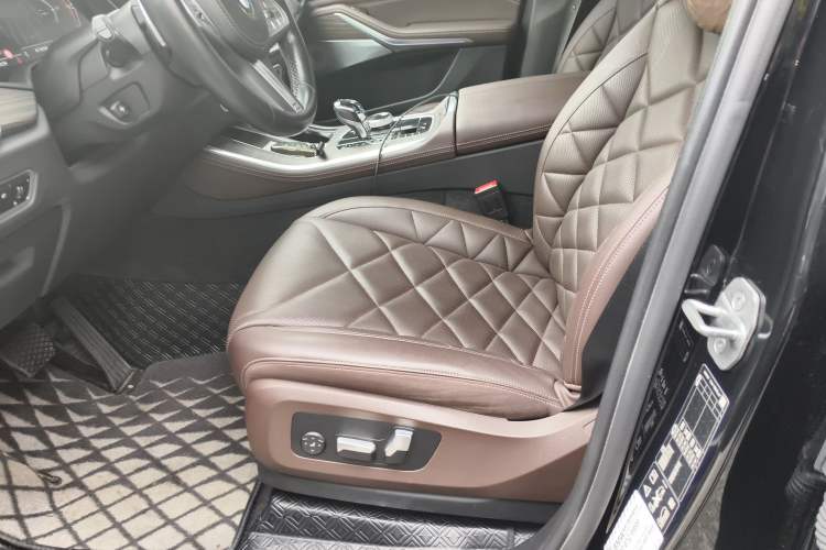 Used BMW X5 2022 xDrive 30Li Luxury M Sport Package Left Front Seat