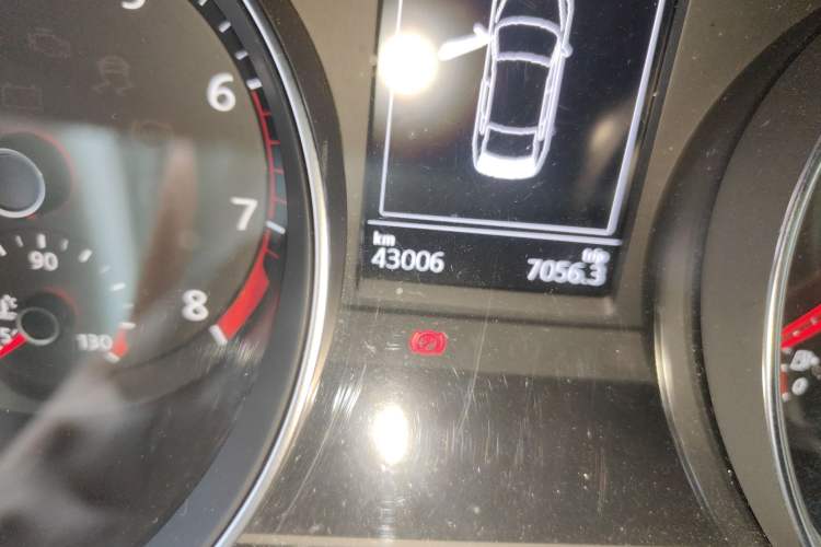 Used Volkswagen Magotan 2018 330TSI DSG Luxury Model Odometer Close Up