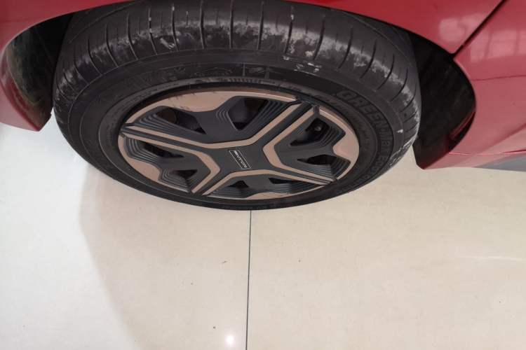 Used Baojun E200 2018 Intelligent Driving Edition Right Rear Wheel Hub