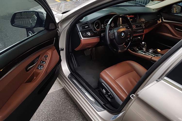 Used BMW 5 Series 2017 528Li Leading Model
