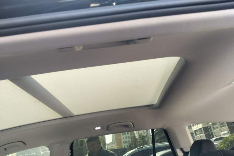 Used Volkswagen Teramont 2024 530 V6 All-Wheel-Drive Dragon Edition Headliner